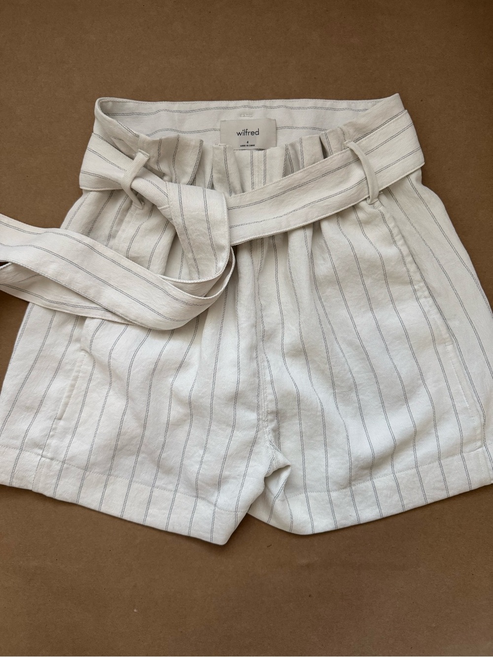 Aritzia Wilfred white pinstripe paper bag short size 4